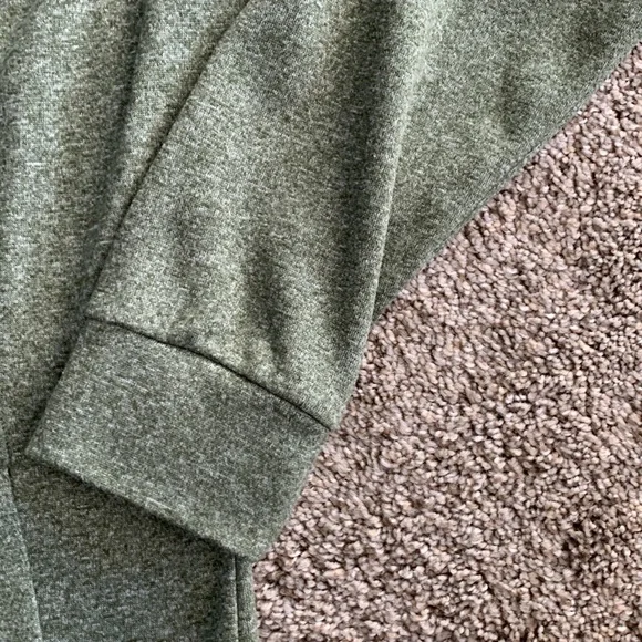 Women’s Columbia Sweatshirt - Picture 4 of 8